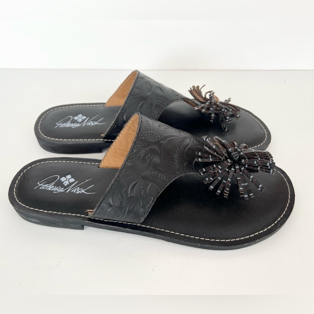 Patricia Nash Leather Franca Flower PomPom Accent T-Strap Thong Sandals Black 11